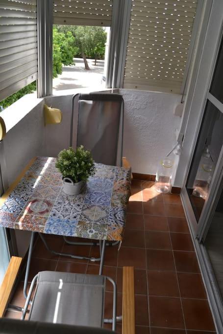 Cozy And Well Connected Apartment Seville Exterior photo