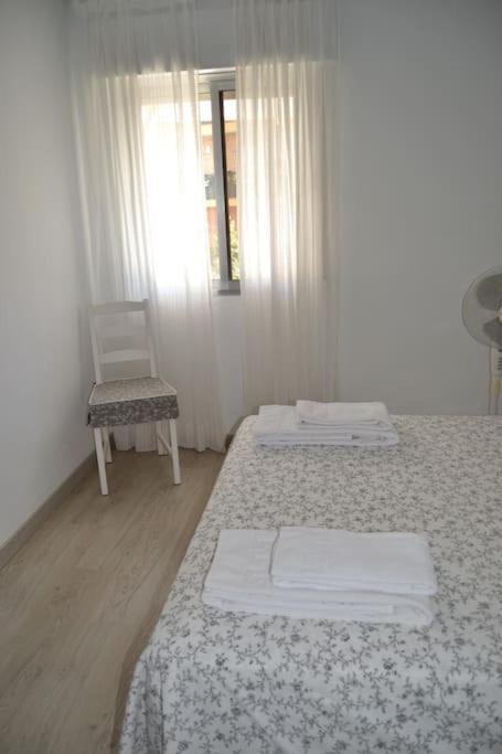 Cozy And Well Connected Apartment Seville Exterior photo