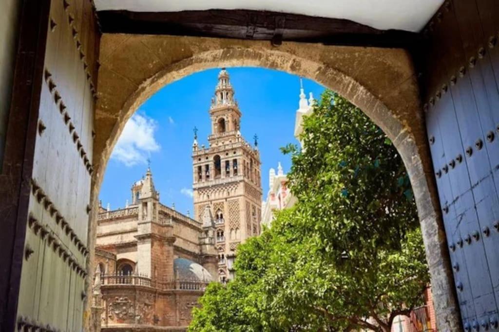 Cozy And Well Connected Apartment Seville Exterior photo