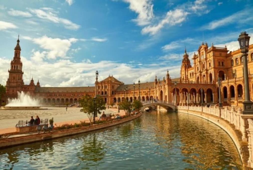 Cozy And Well Connected Apartment Seville Exterior photo