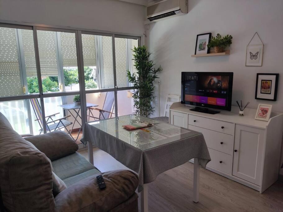Cozy And Well Connected Apartment Seville Exterior photo